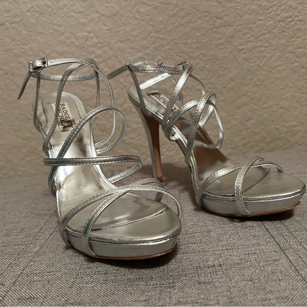 Badgley Mischka Strappy Platform Shoes in Silver Size 8